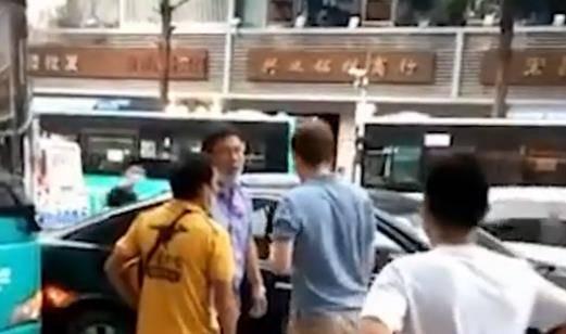 国外爆料南京打人视频,国外爆料视频揭露惊人一幕  第1张